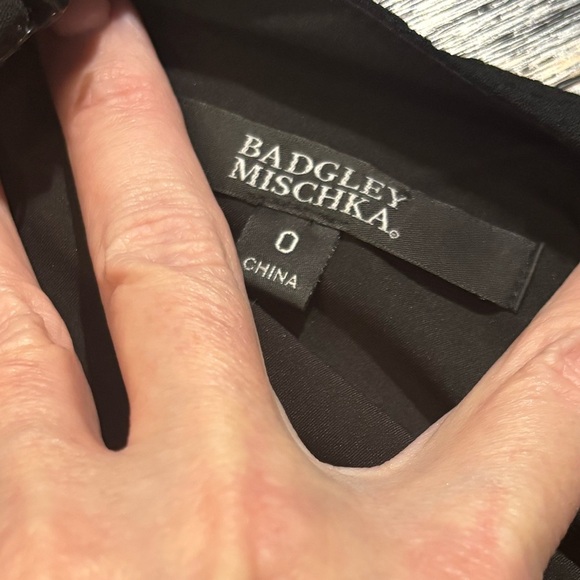 Badgley Mischka Size 0 Black Sheath Dress with Flare Sleeves - Picture 5 of 5